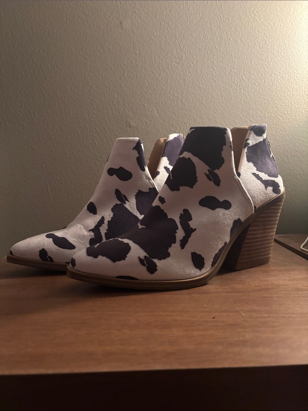 Arider Girl- Black and White Cow Print Bootie- Size 9